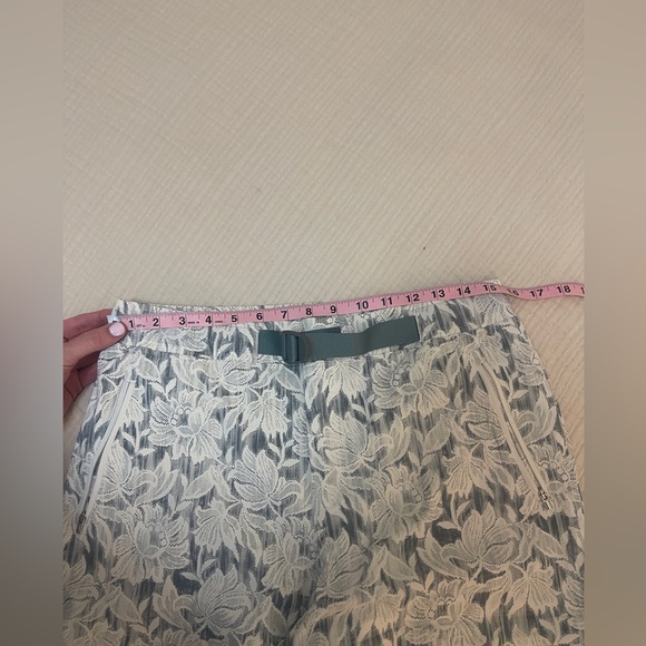 Athleta Trekkie Convertible Hike Pant Size 10 T Bloom Magnolia White #988053 - Picture 11 of 12